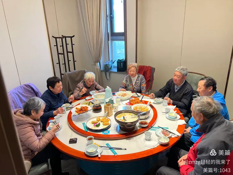 餐桌上的重逢,梦回往昔,与逝去姥爷共餐的温馨记忆 餐桌上的重逢,梦回往昔,与逝去姥爷共餐的温馨记忆